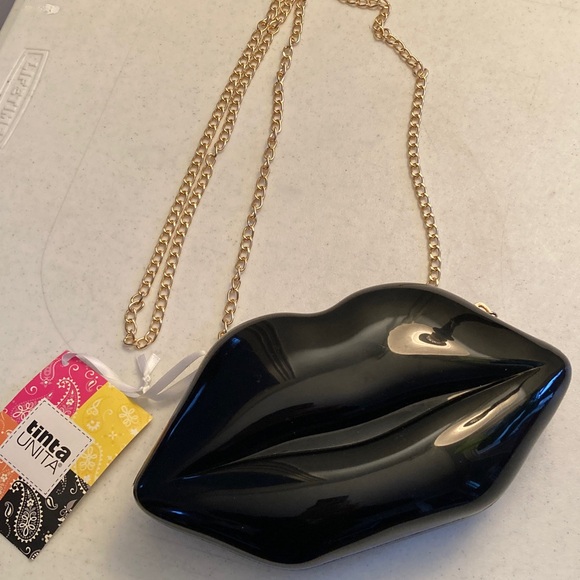 NWT Black Lip-Shaped Clutch with Gold Chain - Picture 1 of 6